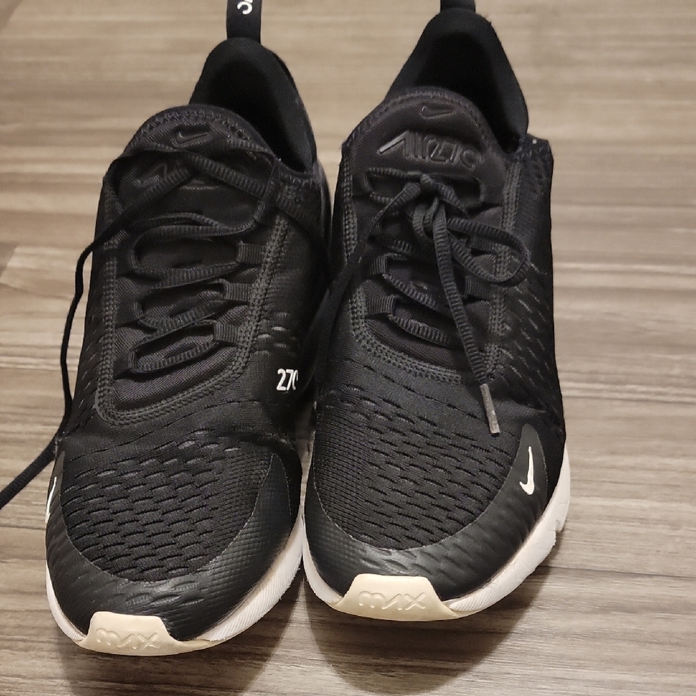 Black Sneakers with Sleek Design and Textured Upper